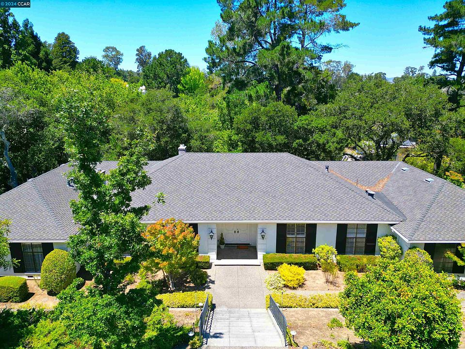 1st image of 20 Tamarack Dr