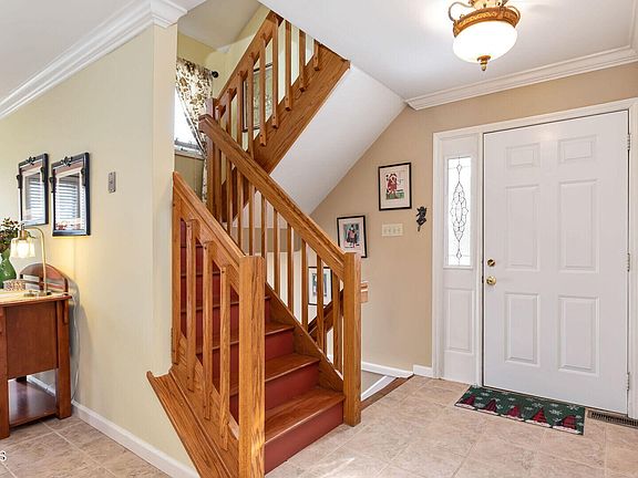 2nd image of 281 Honeysuckle Court #2801