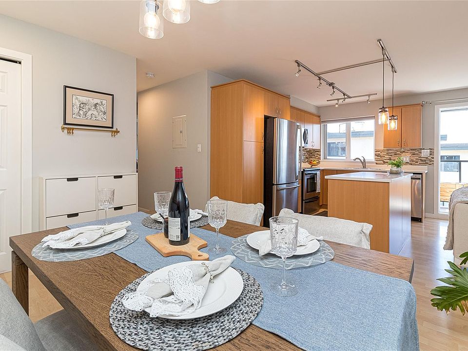 1st image of 2940 Harriet Rd #404