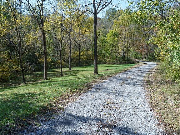 4th image of 2384 Cliff Run Rd