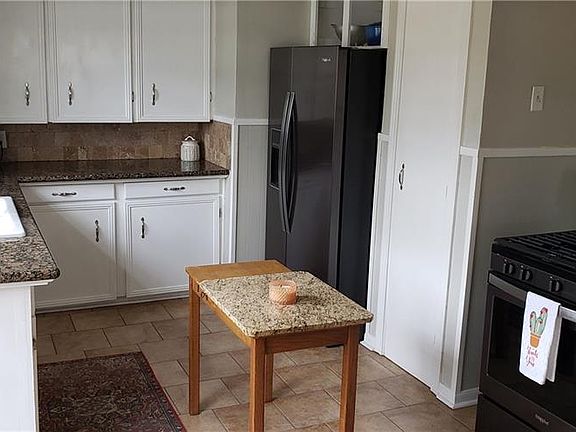 4th image of 2609 Aster St