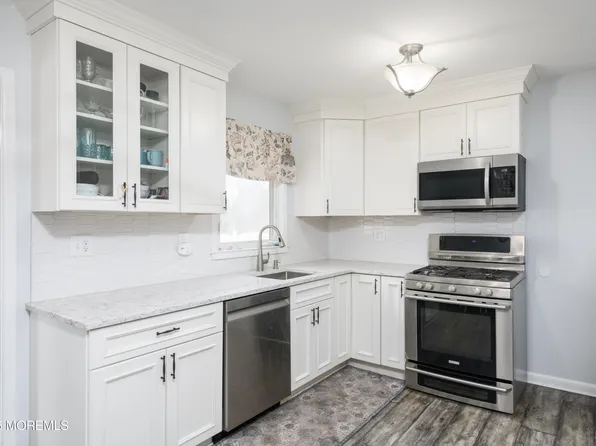 137 Princeton Place, Belford, NJ 07718