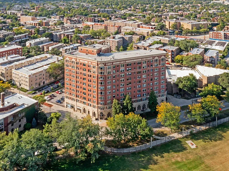 Stunning Large One Bedroom, Lake View, Elevator Building — Photo 19