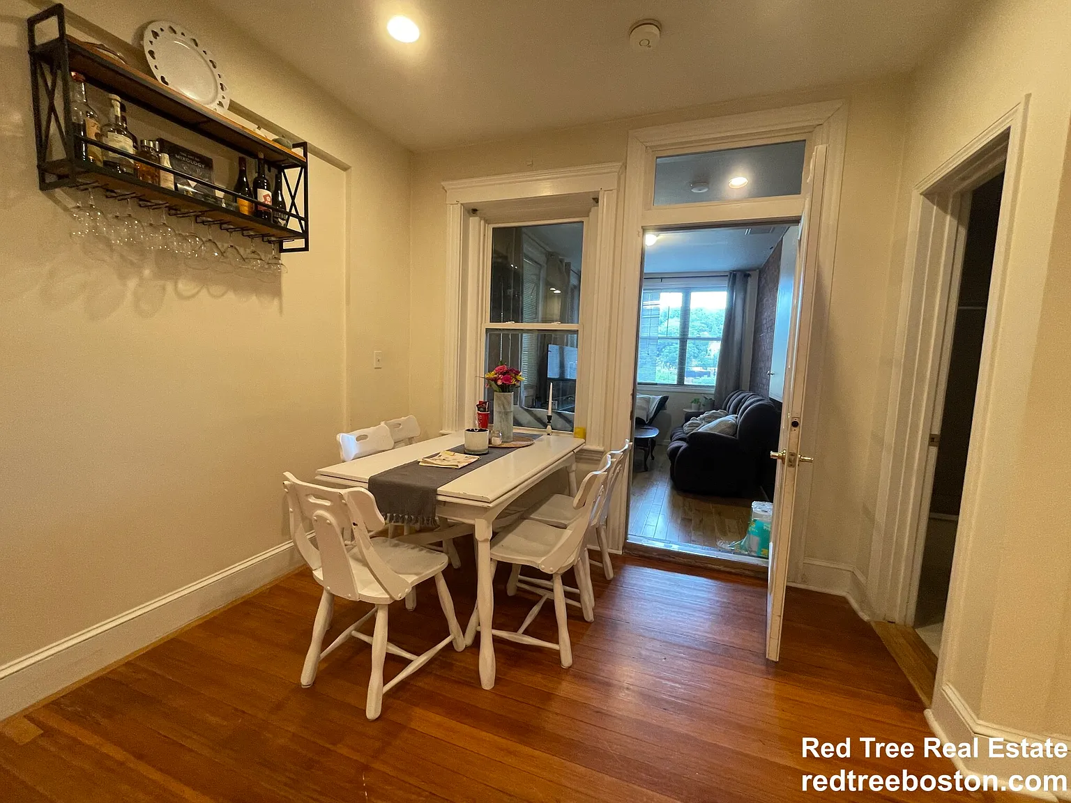 3 bed, 1200 sqft, $4,500 — Photo 4
