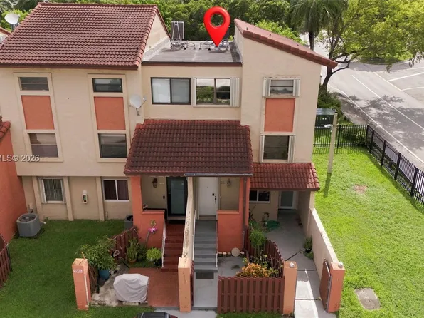9905 NW 9th Street Cir APT 12-21, Miami, FL 33172