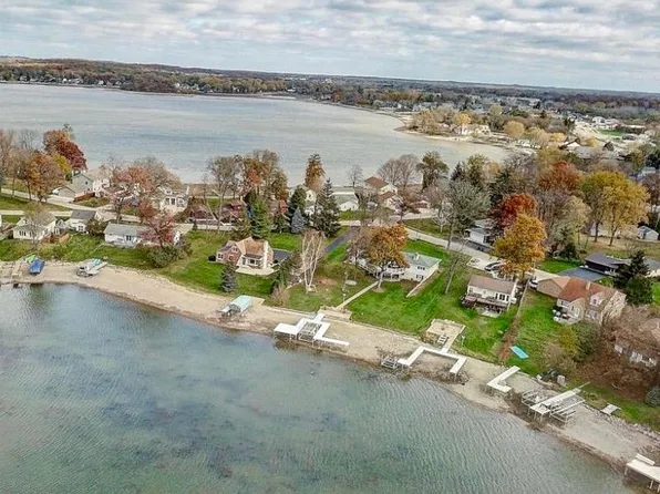 W186S7645 Lincoln Dr, Muskego, WI 53150