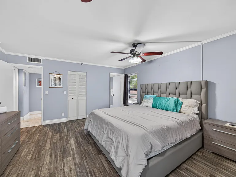 2200 S Cypress Bend Dr #101 — Photo 19