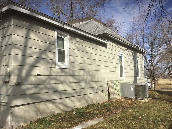 3rd image of 224 S Oak St
