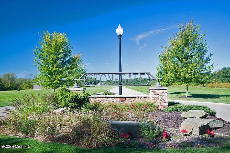 1st image of 125 Stone Gate Dr