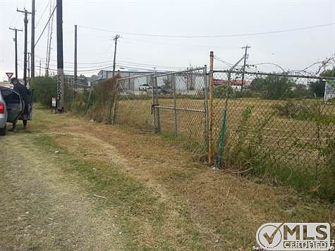3rd image of 102 Oak Valley Dr