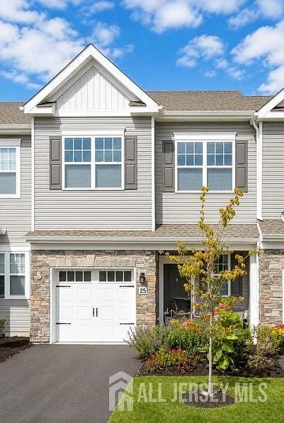 3 bed, 2.5 bath, 1712 sqft, $4,195 — Photo 2
