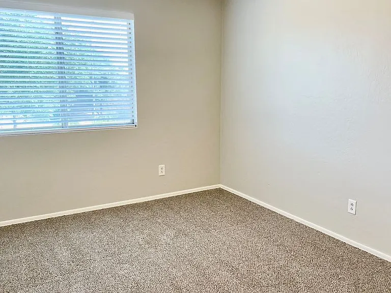 9820 W Pioneer St — Photo 38