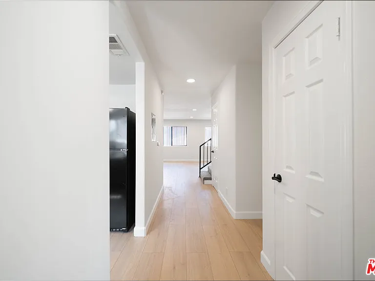 5327 Lexington Ave #B — Photo 1