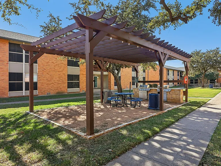 35-web-or-mls-James Ave-031