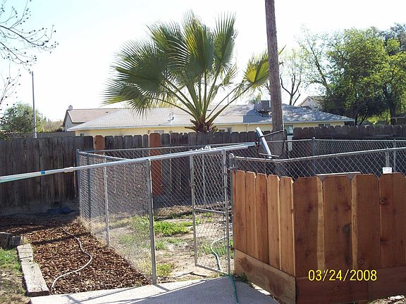 Area would be great for dogs or garden.