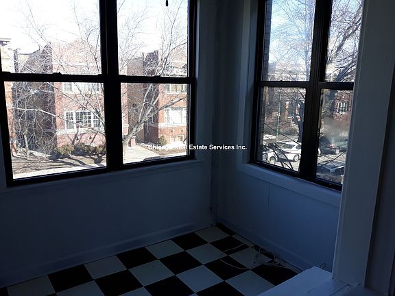 4th image of 3055 W Eastwood Ave