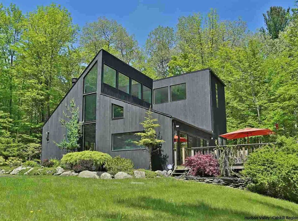 1st image of 69 Woodland Clove Rd