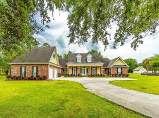 226 Ouiski Bayou Dr, Houma, LA 70360