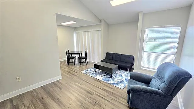 1 bed, 1.0 bath, 788 sqft, $1,550 — Photo 2