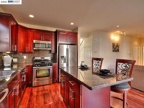 4th image of 5833 Commerce Dr
