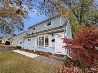 41 Kendall Dr, Parlin, NJ
