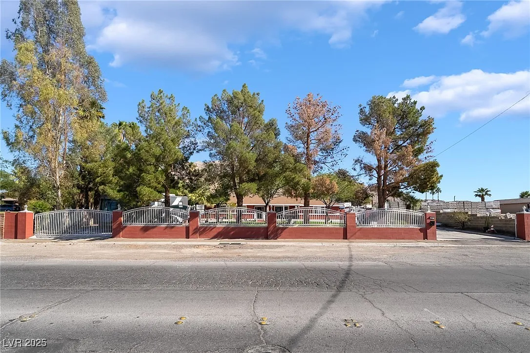 4 bed, 2.0 bath, 2375 sqft, $3,500 — Photo 1
