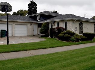 8447 Merrimac Ave, Burbank, IL