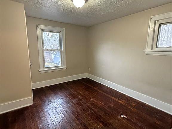 2nd image of 805 Carpenter St