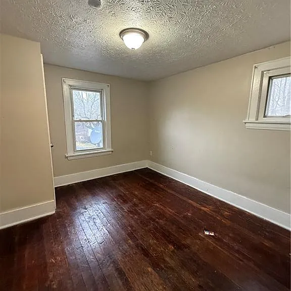 805 Carpenter St — Photo 2