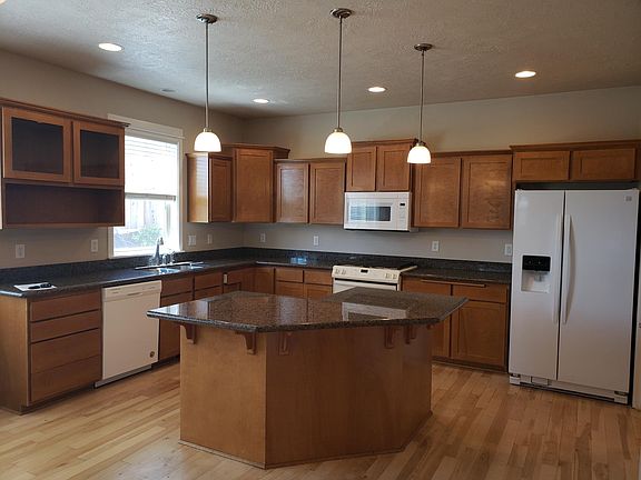 4th image of 160 Willow Springs Dr