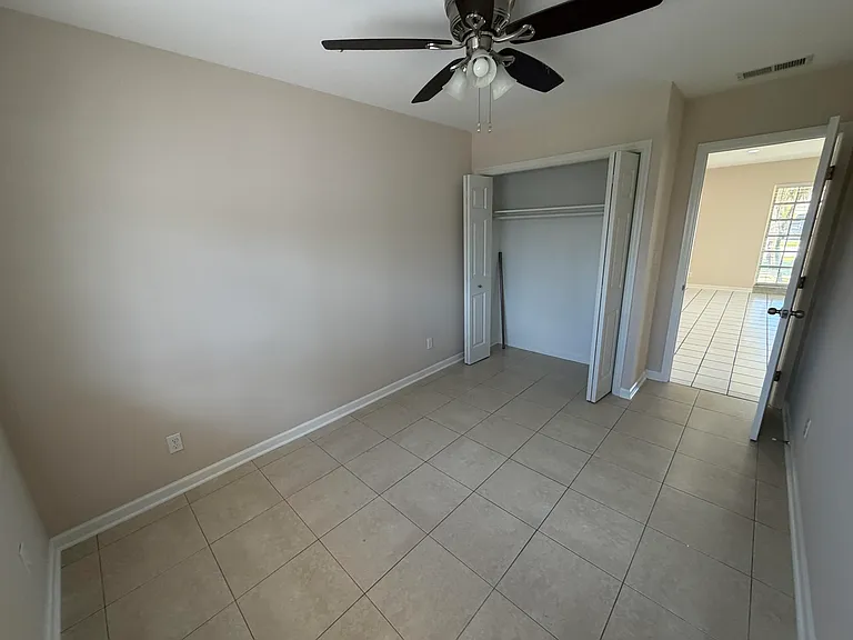 499 W Conference Dr — Photo 20