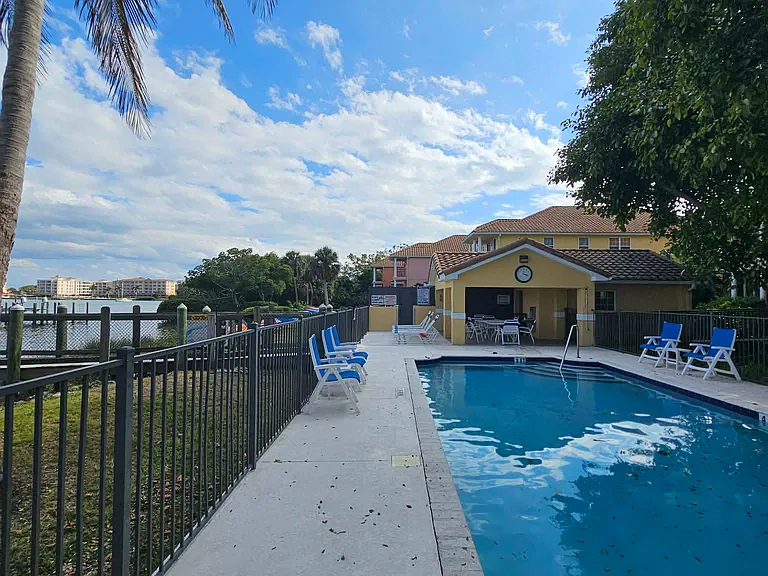 120 Banyan Bay Dr — Photo 10