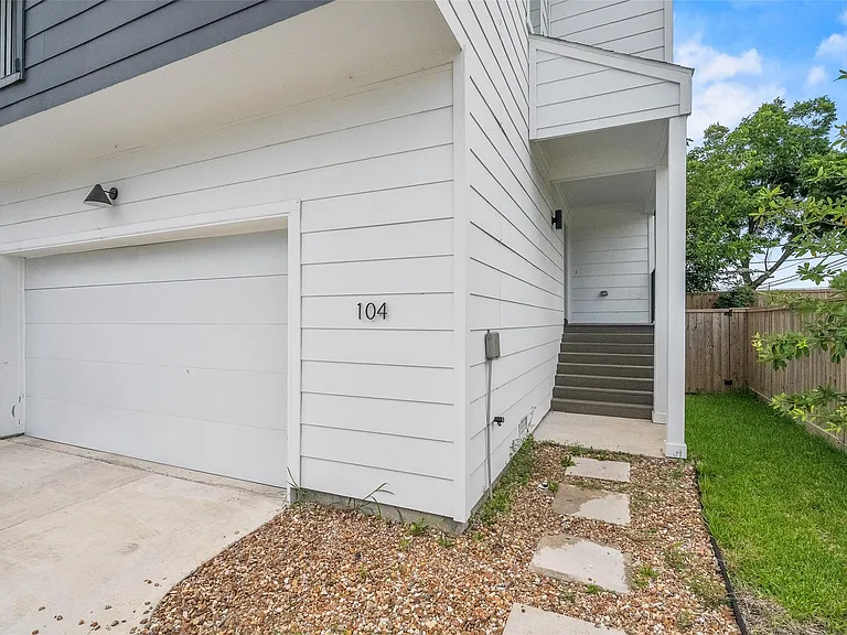 104 Tolima Dove St — Photo 3