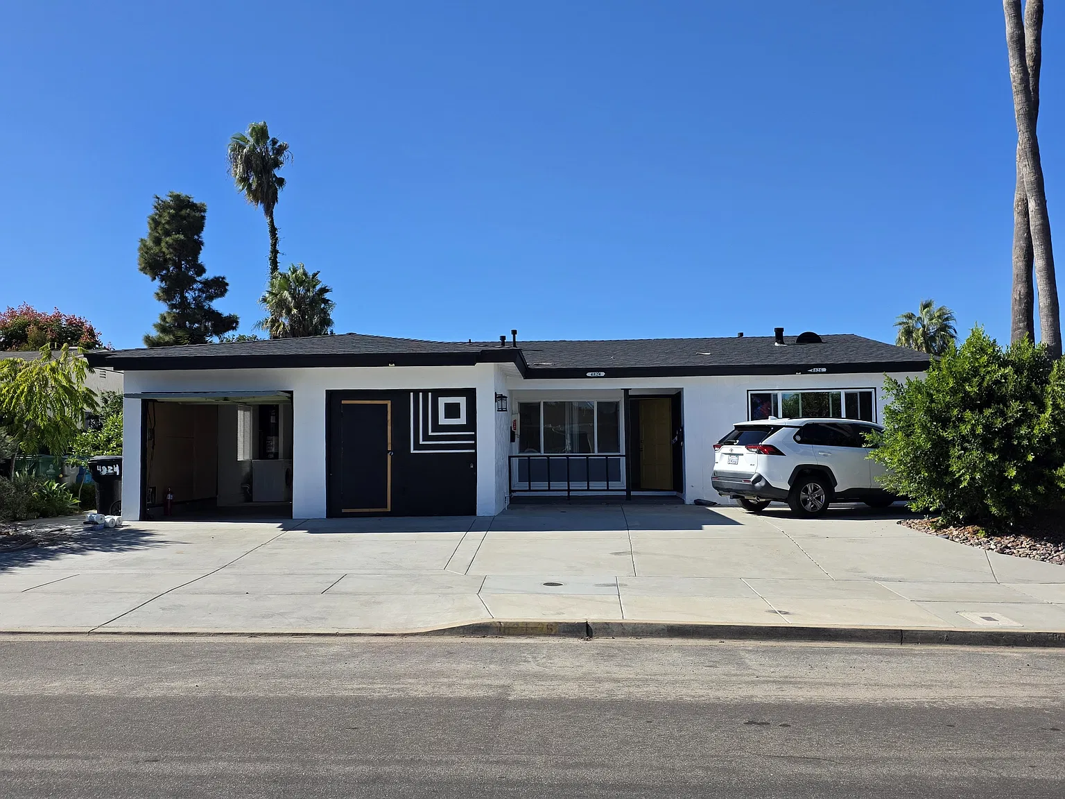 4824-26 Hidalgo Ave — Photo 1