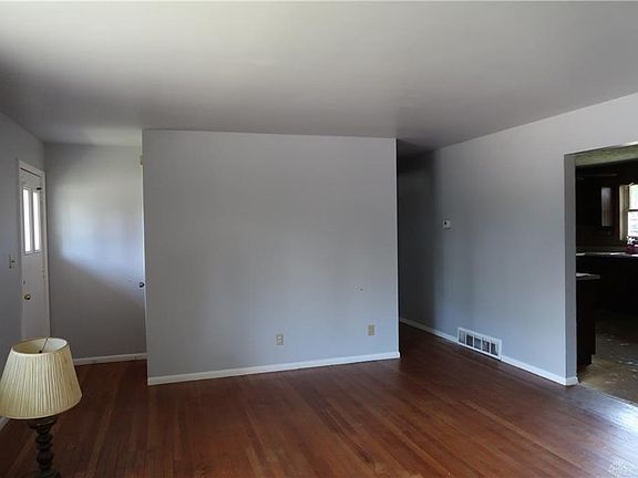 2nd image of 2906 Silvercliff Dr