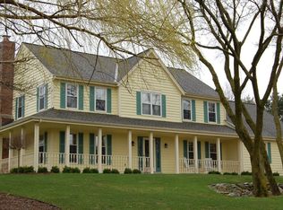 N17W30157 Crooked Creek Rd, Pewaukee, WI 53072