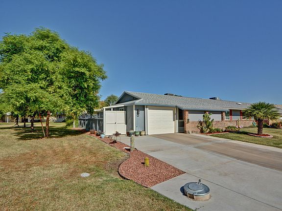 3rd image of 10616 W Camelot Cir