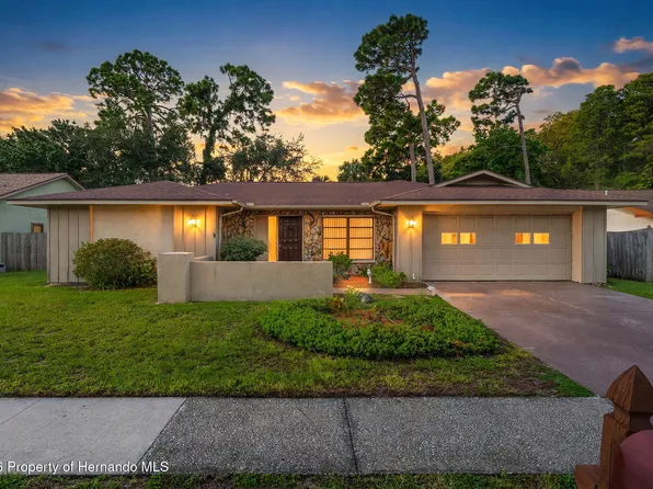 2220 Colonial Blvd W, Palm Harbor, FL 34683