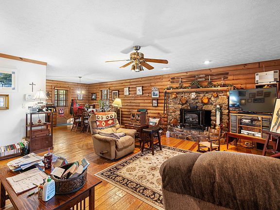 3rd image of 185 Fort Rd