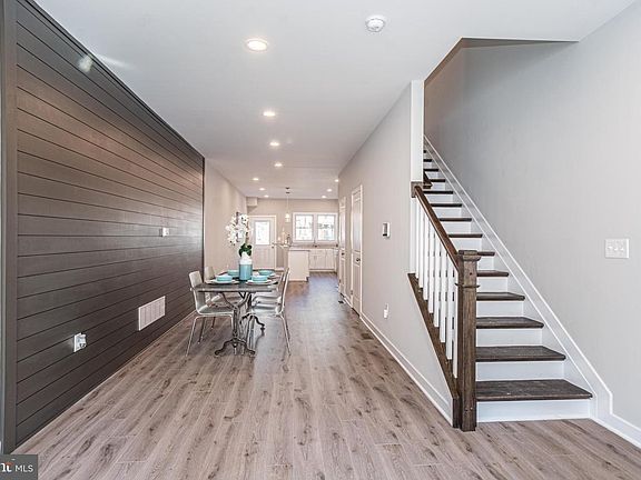 5th image of 1333 Division St