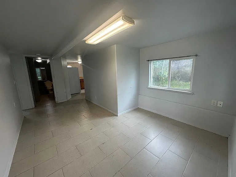 1521B Kinoole St — Photo 3