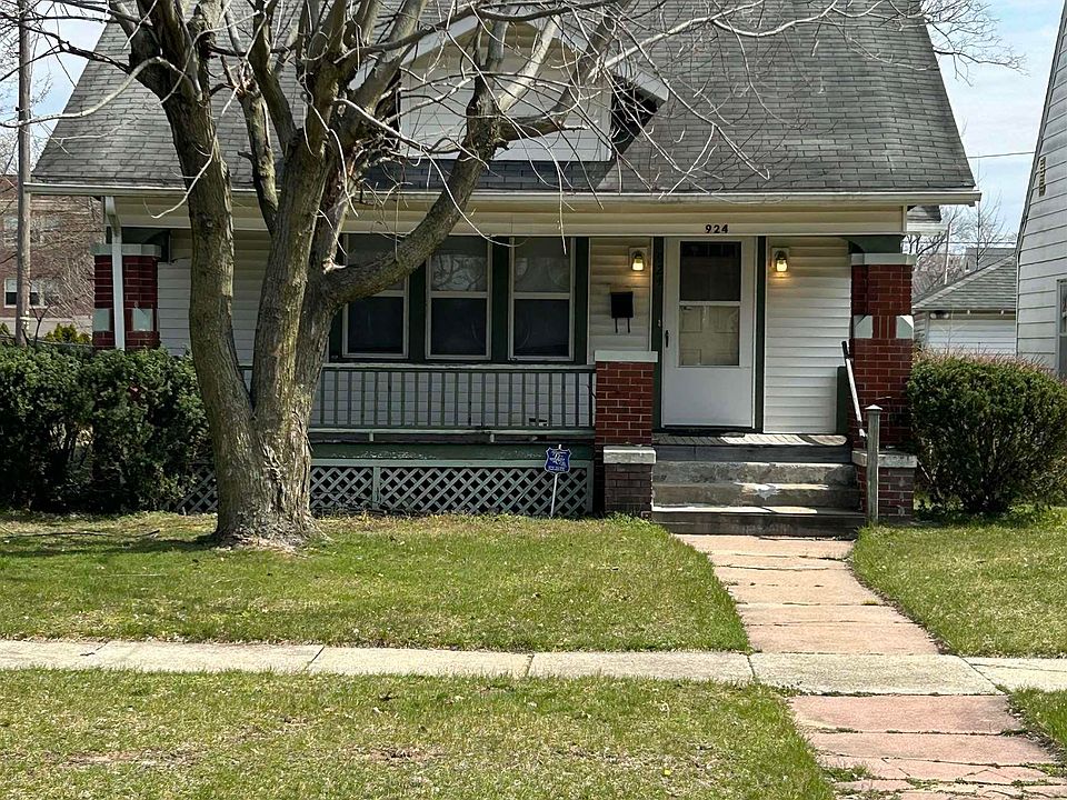 1st image of 924 N Saint Louis Blvd