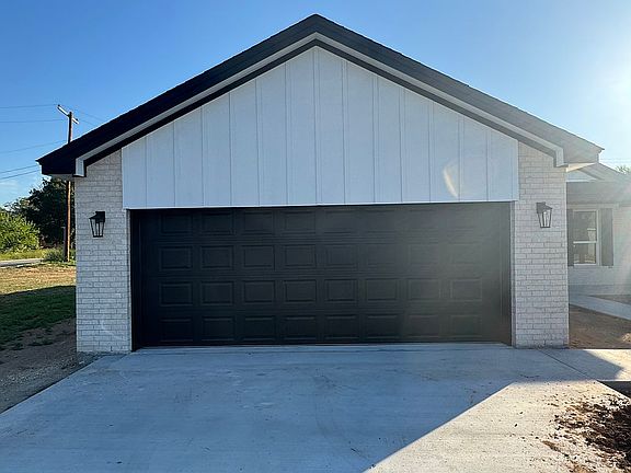 3rd image of 2000 Brooke Ln