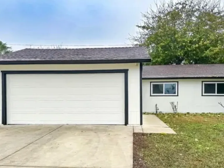 5285 Acacia Way — Photo 1