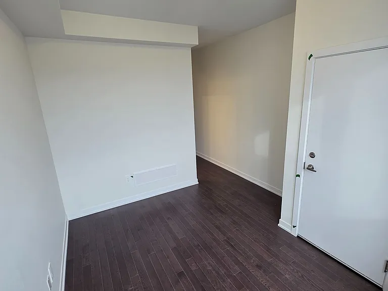 28 Green Gardens Blvd — Photo 2