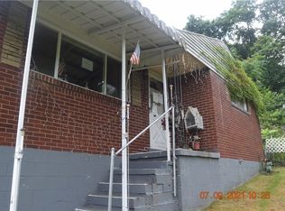 211 Avon Rd, West Mifflin, PA 15122