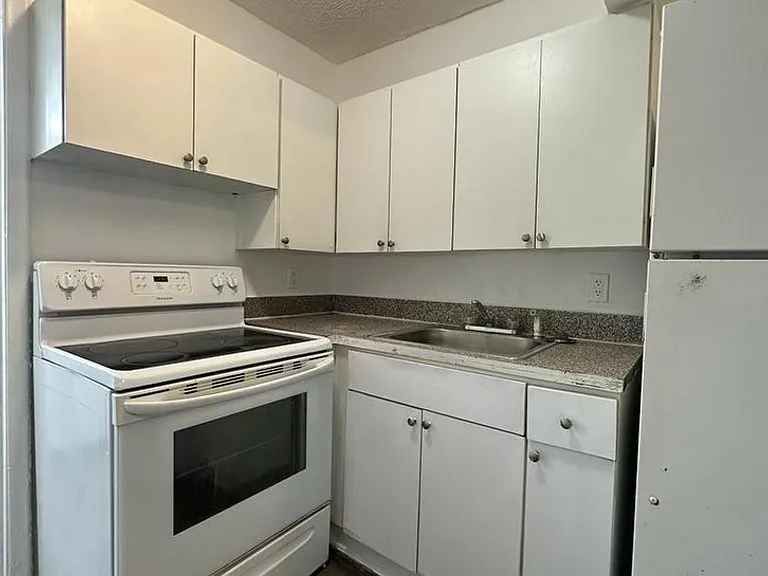 St George Apartments — Photo 91