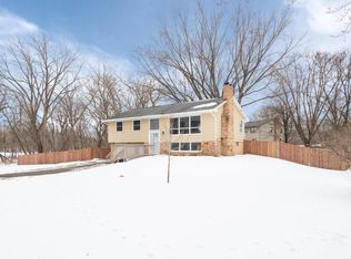 5912 Stoneybrook Dr, Minnetonka, MN 55345