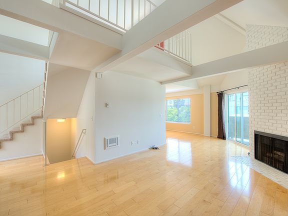5th image of 1127 12th St APT 306