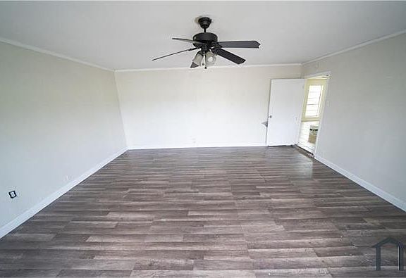 4th image of 1610 La Joya St
